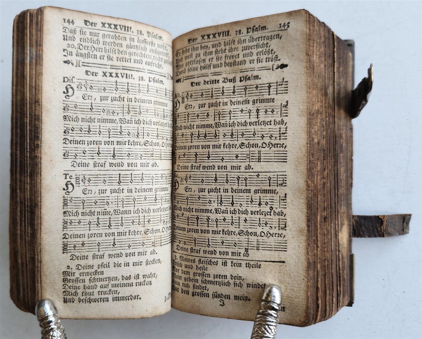1725 PSALMS of DAVID antique UNUSUAL UNIQUE BINDING w/ BRASS FITTINGS rare