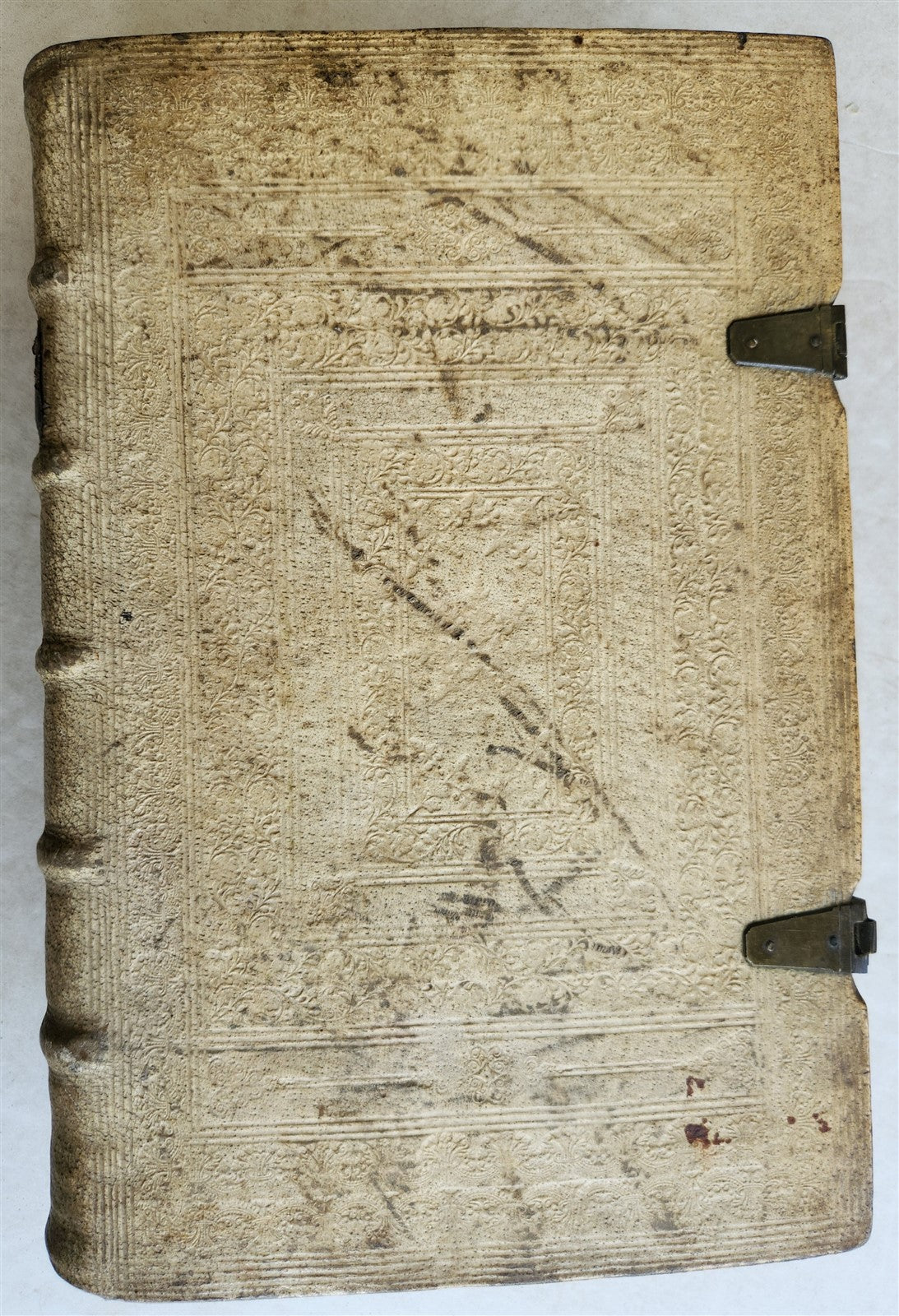 1725 COMMENTARIUS in ECCLESIASTEN PIGSKIN BOUND FOLIO w/ CLASPS antique