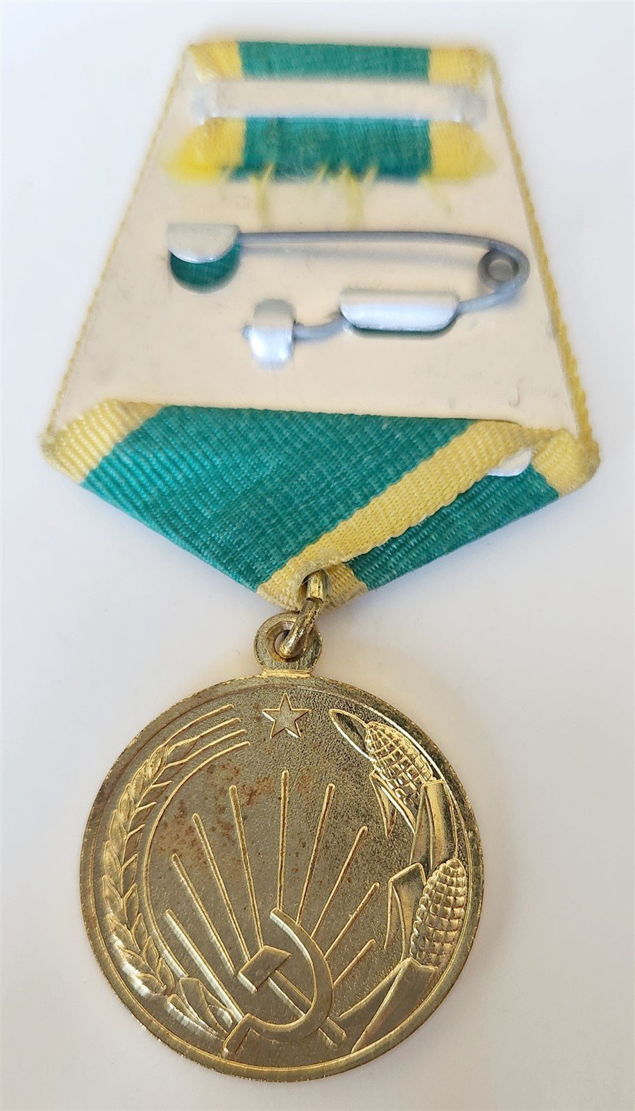 RUSSIAN SOVIET 1950-60s LABOR MEDAL FOR DEVELOPMENT OF VIRGIN LANDS