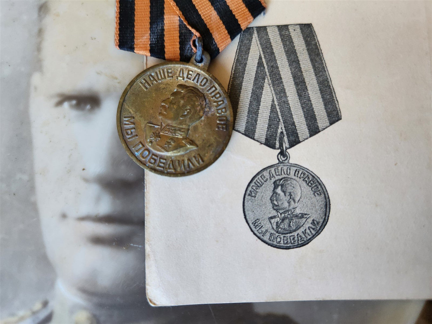 RUSSIAN SOVIET WWII MEDAL FOR VICTORY OVER GERMANY w/ID & SOLDIER PORTRAIT PLATE