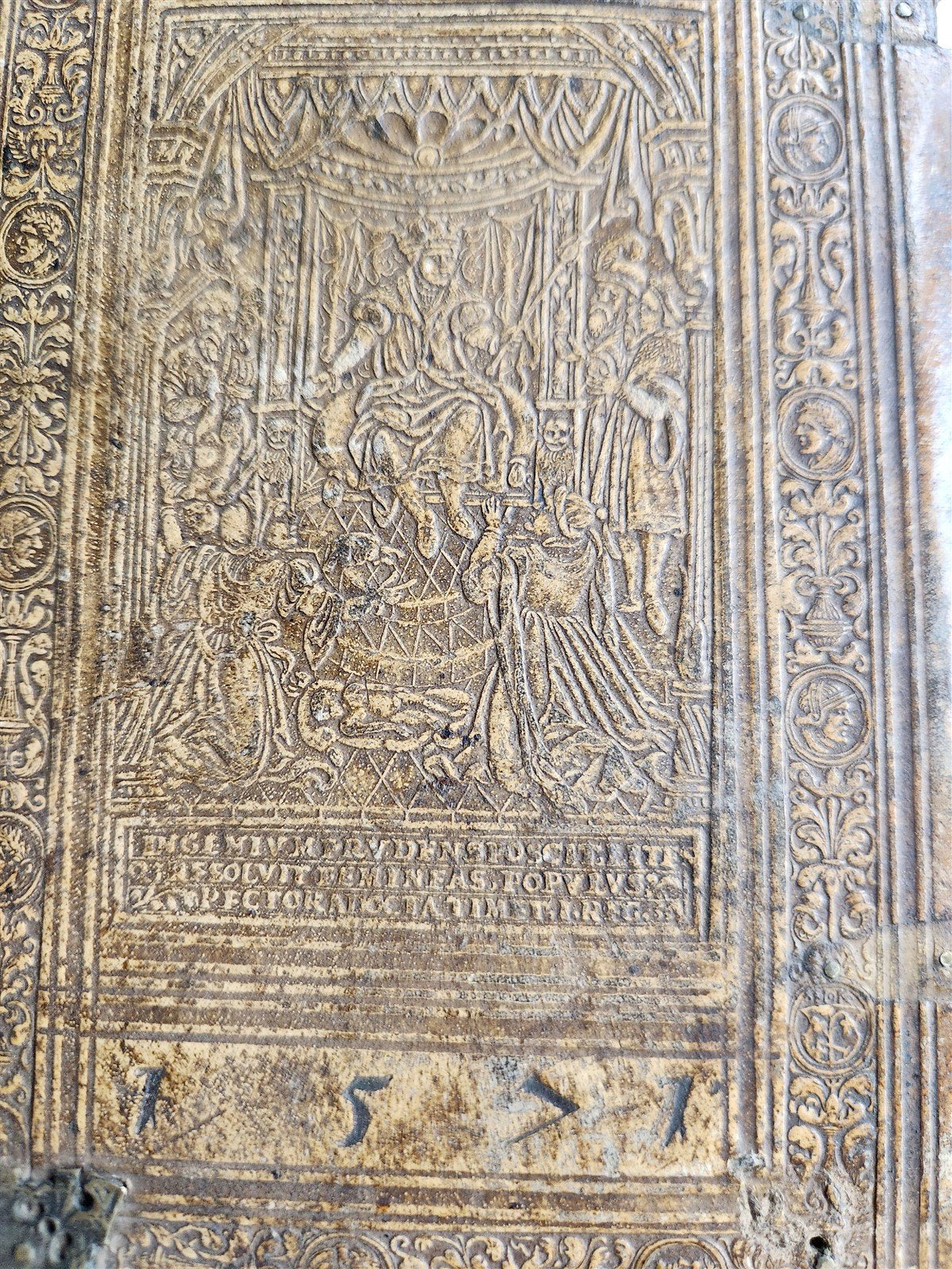 1571 BIBLE in LATIN ILLUSTRATED w/ 135 WOODCUTS antique PIGSKIN w/ METAL CORNERS