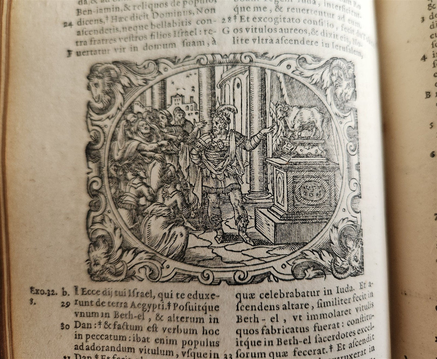 1571 BIBLE in LATIN ILLUSTRATED w/ 135 WOODCUTS antique PIGSKIN w/ METAL CORNERS