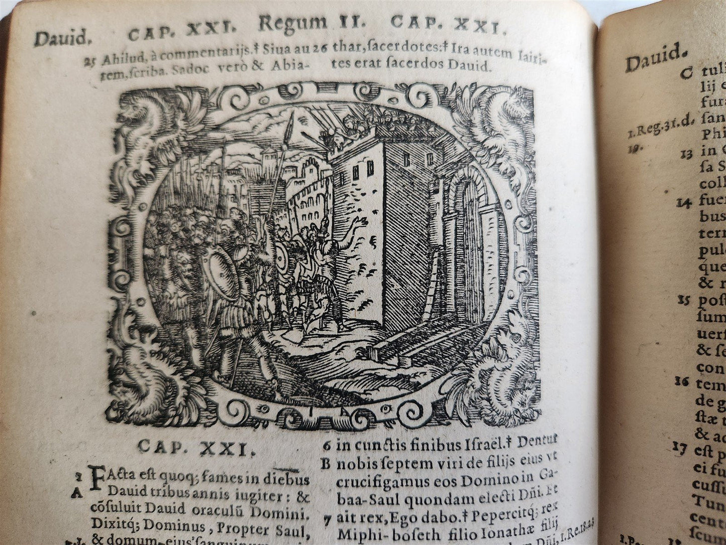 1571 BIBLE in LATIN ILLUSTRATED w/ 135 WOODCUTS antique PIGSKIN w/ METAL CORNERS