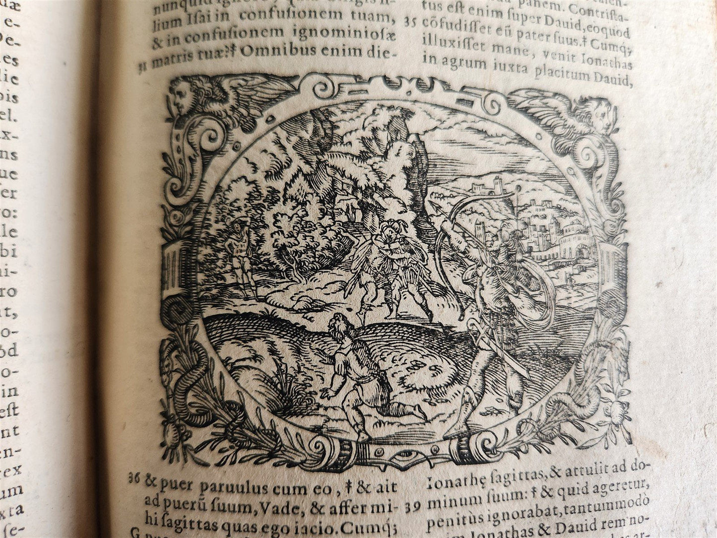 1571 BIBLE in LATIN ILLUSTRATED w/ 135 WOODCUTS antique PIGSKIN w/ METAL CORNERS
