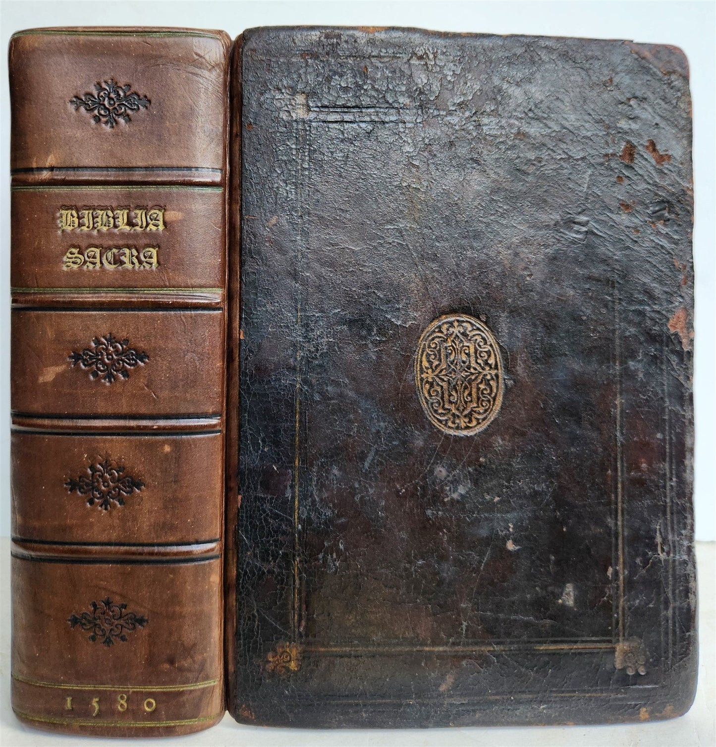 1580 BIBLE FIRST LATIN BIBLIA PRINTED in ENGLAND by Christopher Barker antique