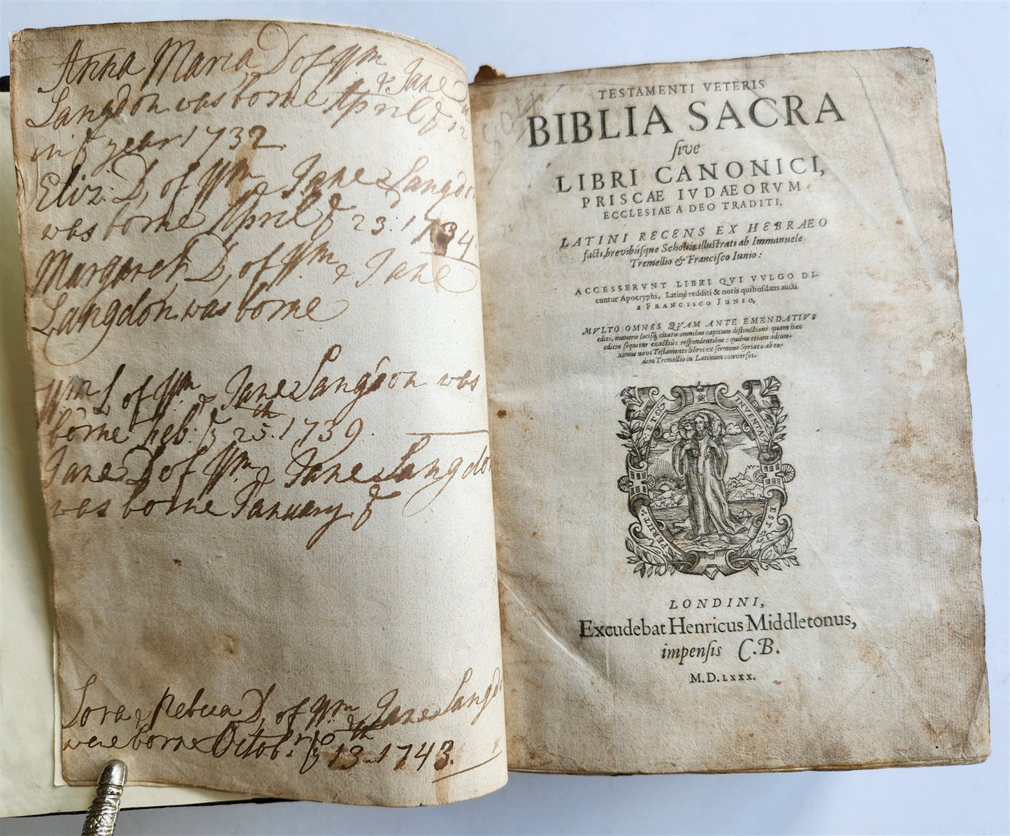 1580 BIBLE FIRST LATIN BIBLIA PRINTED in ENGLAND by Christopher Barker antique