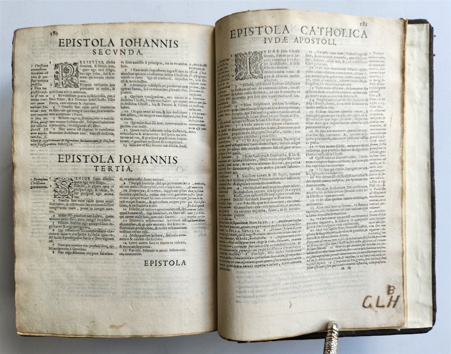 1580 BIBLE FIRST LATIN BIBLIA PRINTED in ENGLAND by Christopher Barker antique