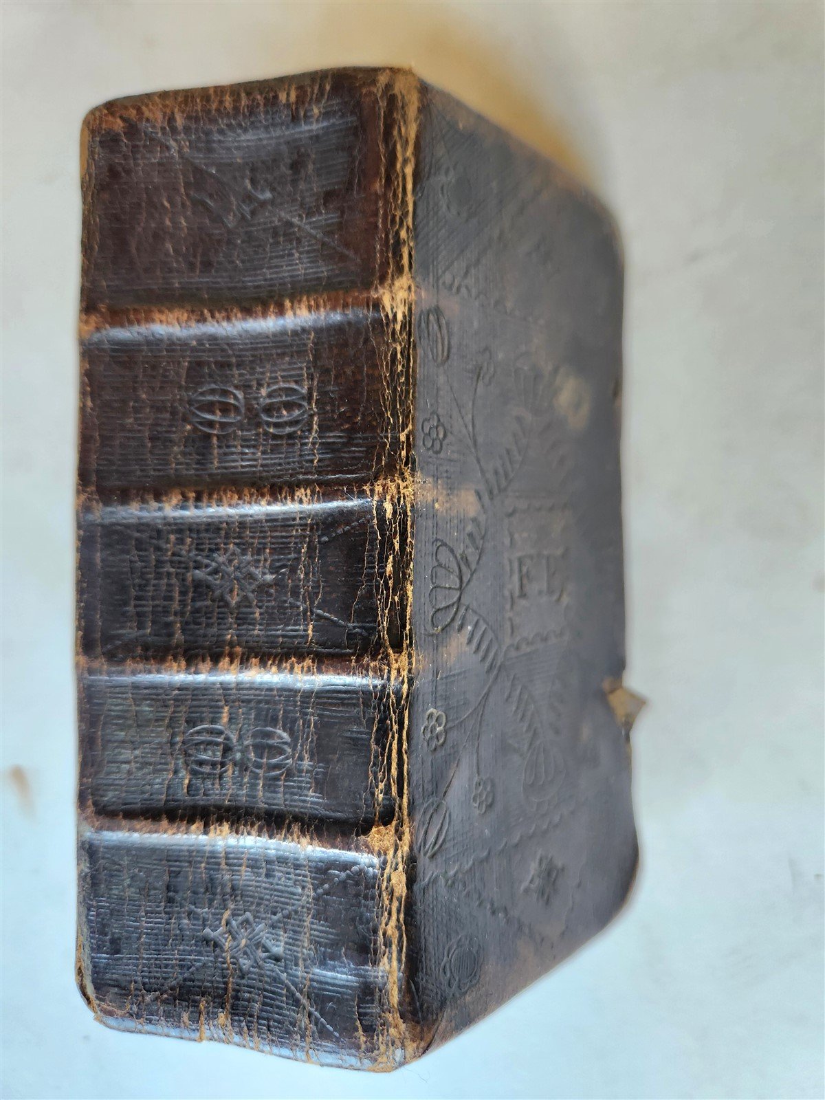 1653 PEARL BIBLE in ENGLISH antique OLD & NEW TESTAMENT pocket size RARE