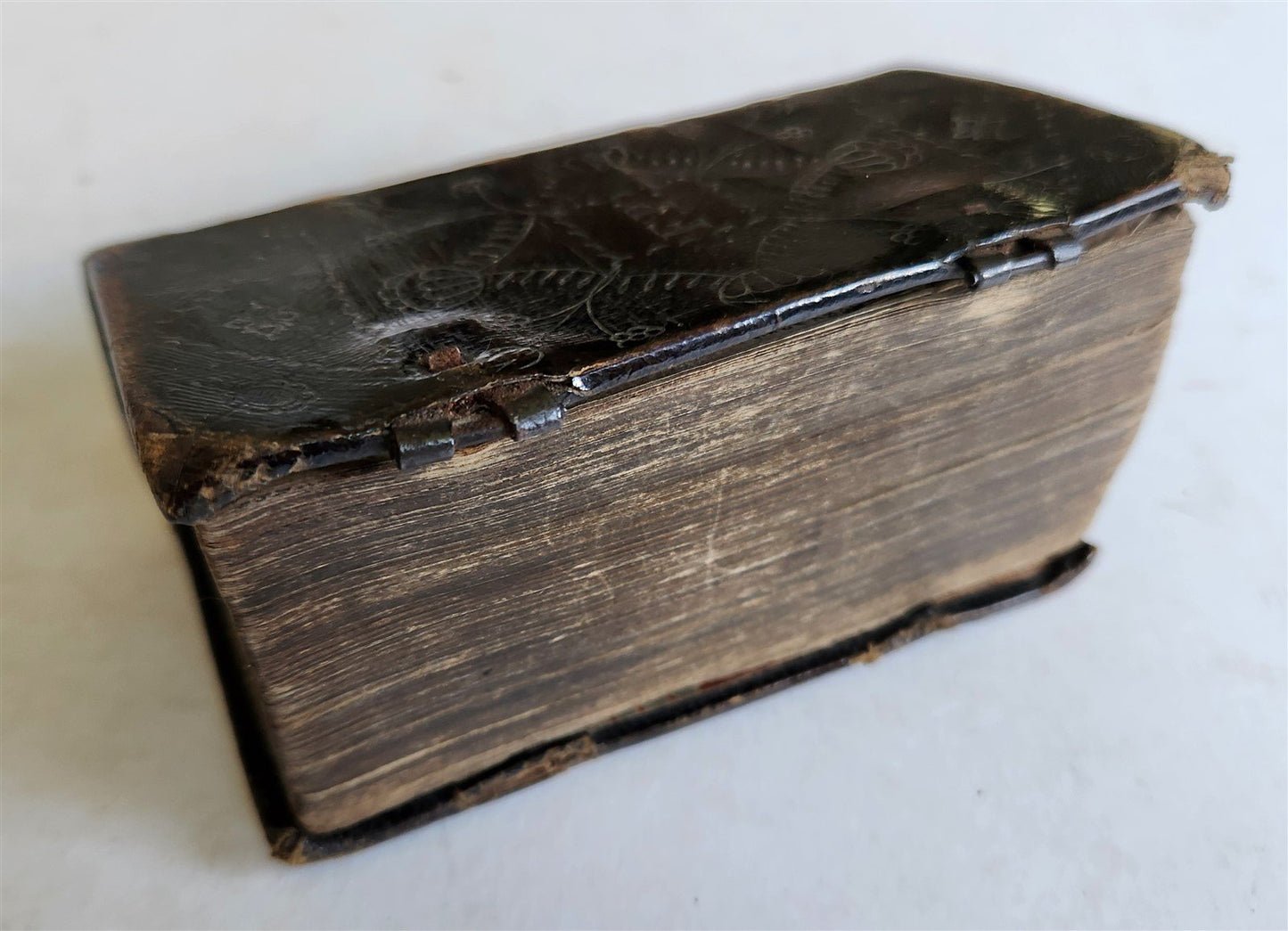 1653 PEARL BIBLE in ENGLISH antique OLD & NEW TESTAMENT pocket size RARE