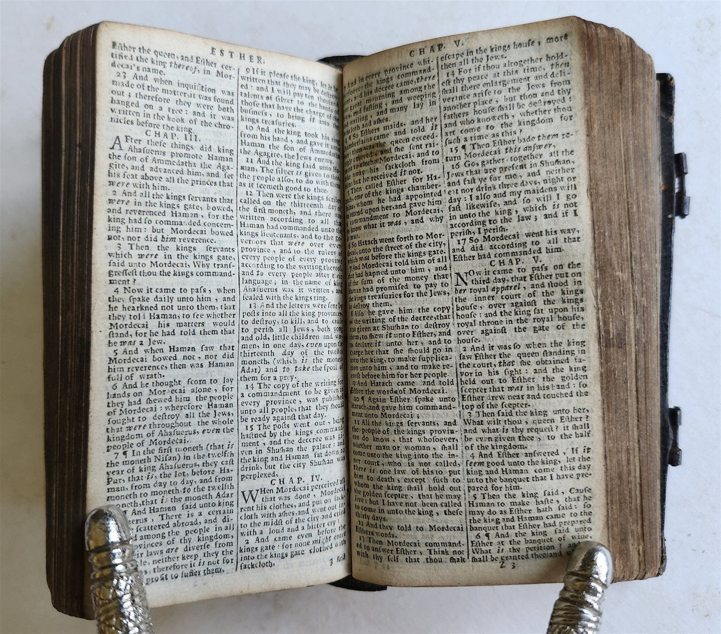 1653 PEARL BIBLE in ENGLISH antique OLD & NEW TESTAMENT pocket size RARE