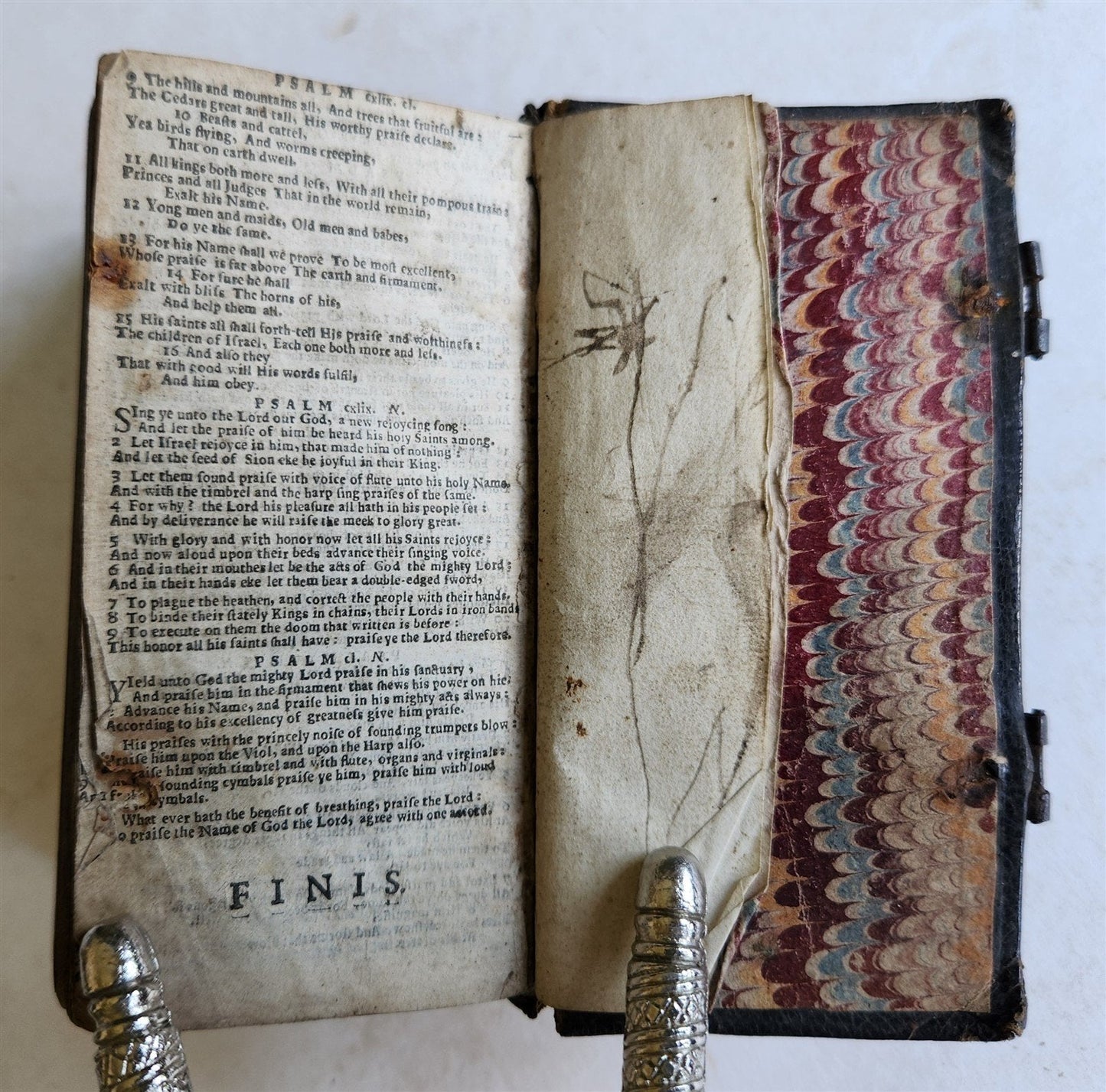 1653 PEARL BIBLE in ENGLISH antique OLD & NEW TESTAMENT pocket size RARE