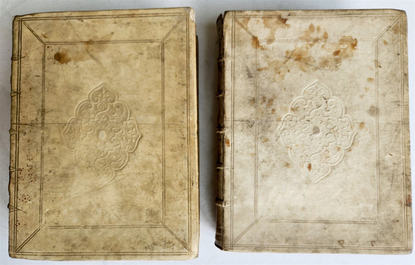 1717 VIRGIL OPERA 2 VOLUMES antique BLIND-STAMPED VELLUM BINDING illustrated