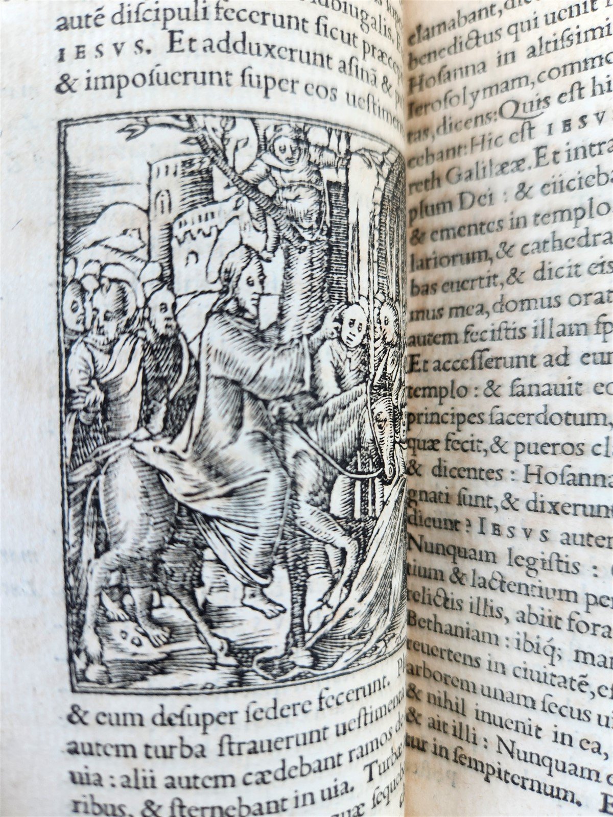 1549 BIBLE in LATIN ILLUSTRATED w/ 108 WOODCUTS antique RARE pocket size