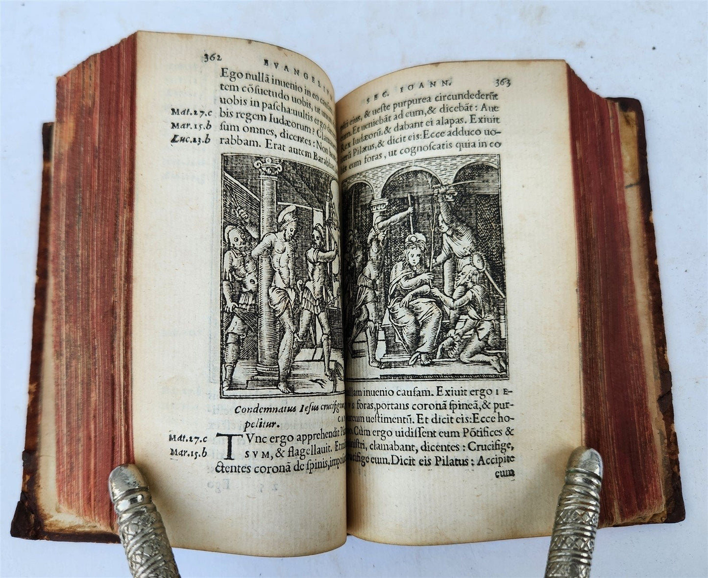 1549 BIBLE in LATIN ILLUSTRATED w/ 108 WOODCUTS antique RARE pocket size