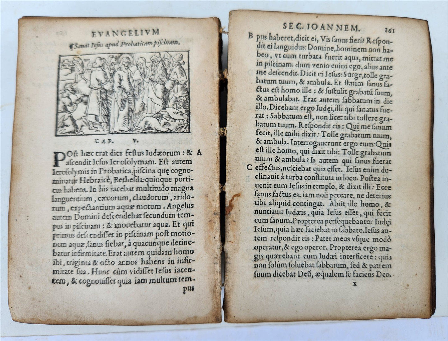 16th century BIBLE in LATIN ILLUSTRATED antique pocket size NEW TESTAMENT