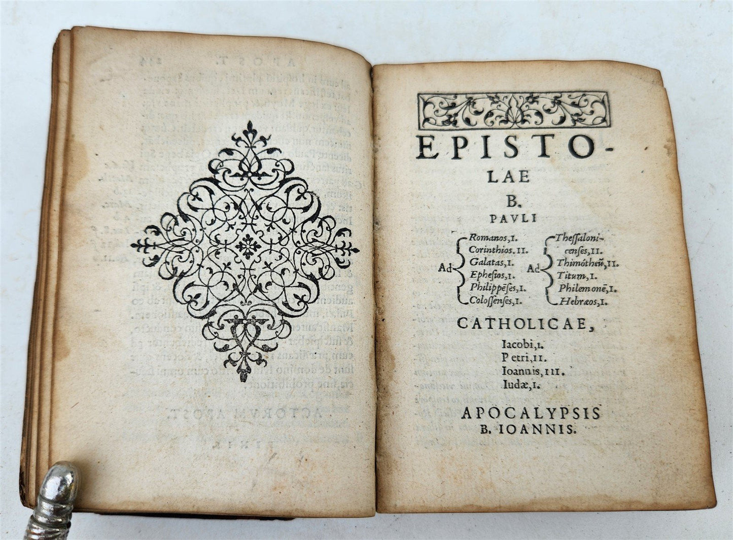 16th century BIBLE in LATIN ILLUSTRATED antique pocket size NEW TESTAMENT