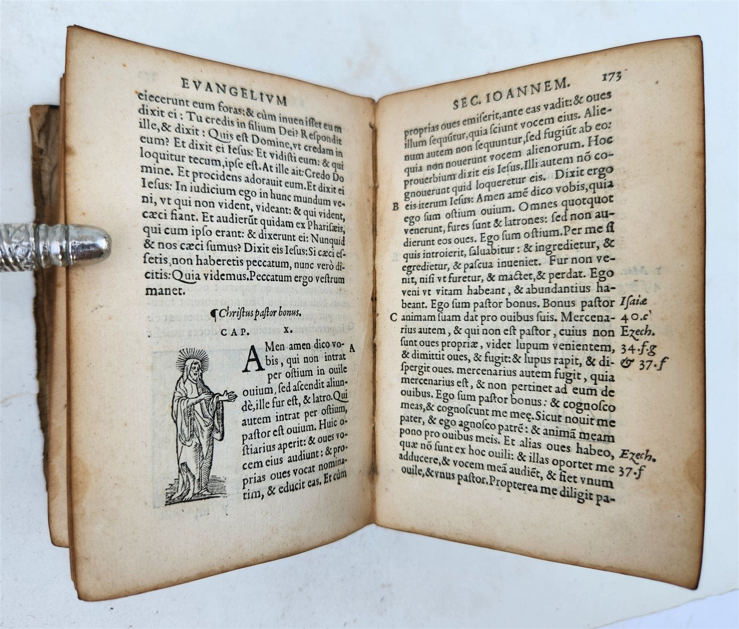 16th century BIBLE in LATIN ILLUSTRATED antique pocket size NEW TESTAMENT