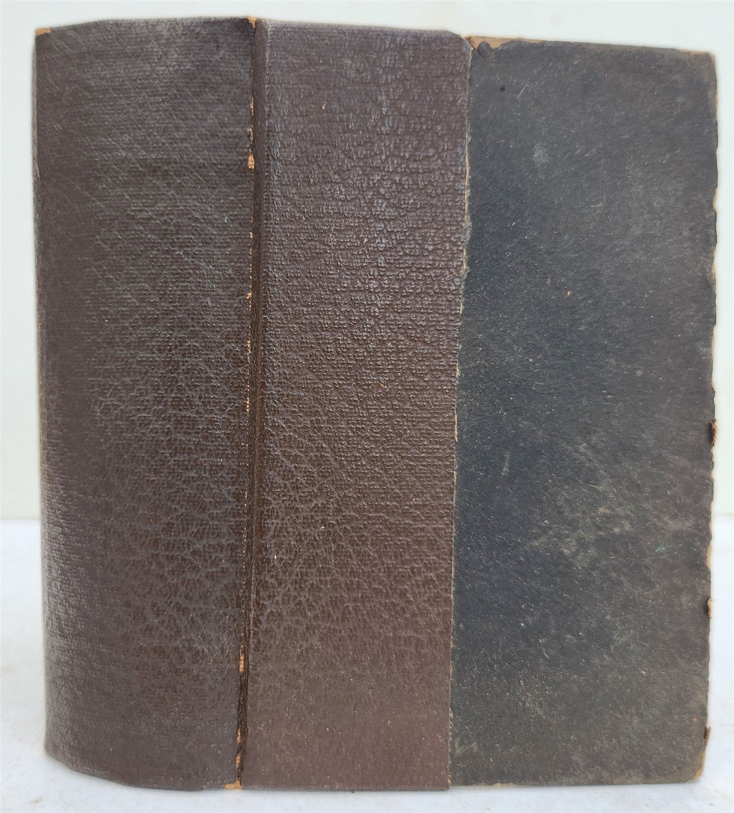 1557 BIBLE in LATIN FULLY ILLUSTRATED antique RARE pocket size NEW TESTAMENT