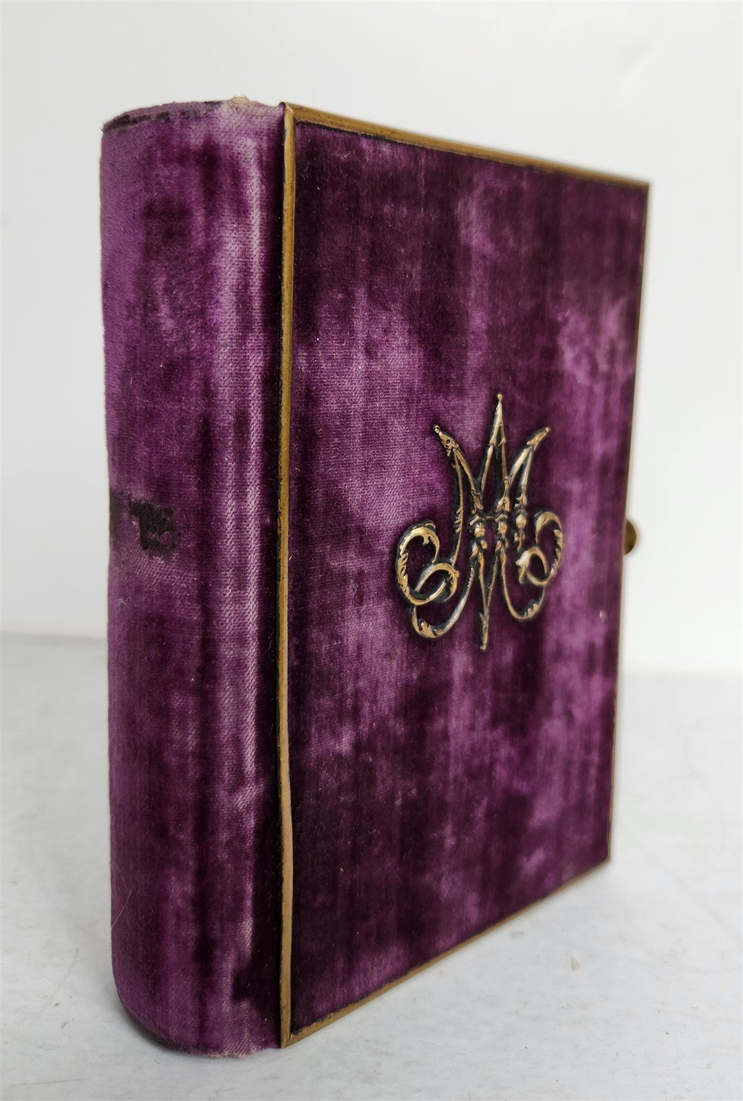 1864 CATHOLIC PRAYER BOOK in FRENCH antique FINE VELVET & METAL BINDING
