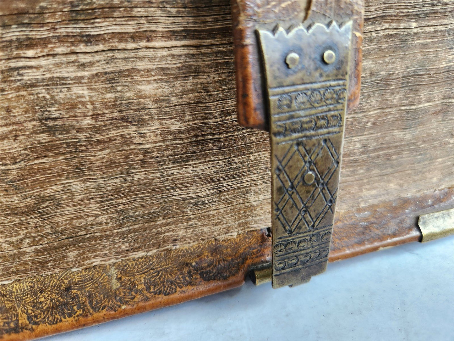 1770 BIBLE in GERMAN antique PIGSKIN FOLIO w/ BRASS FITTINGS illustrated w/ MAPS