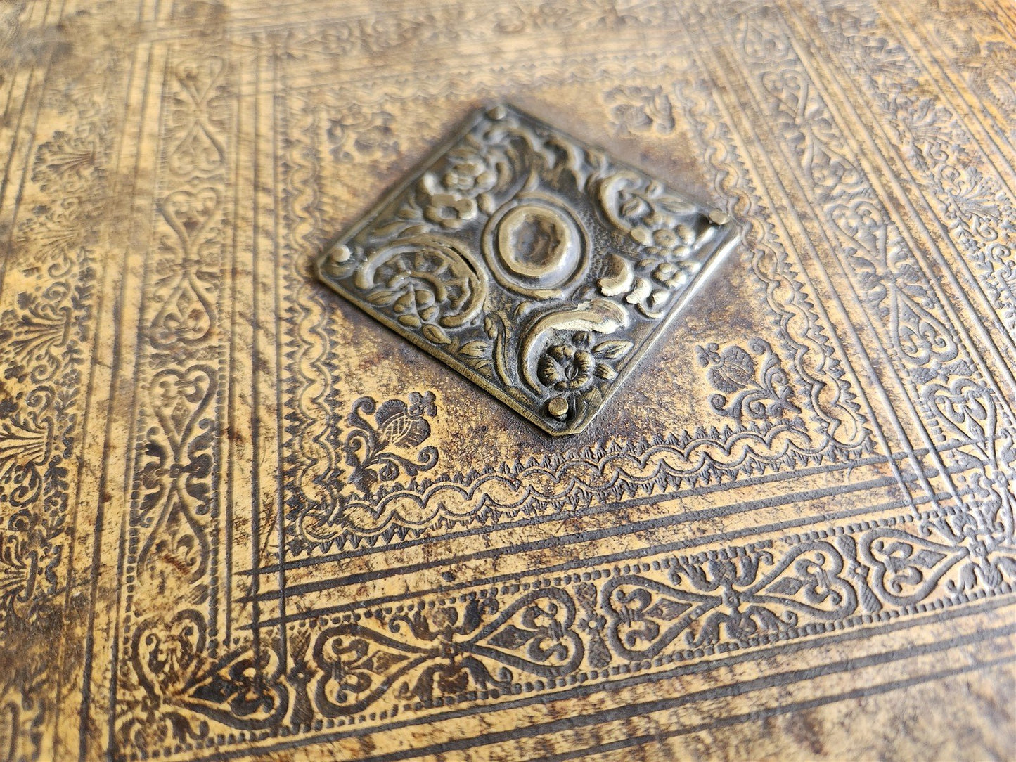 1770 BIBLE in GERMAN antique PIGSKIN FOLIO w/ BRASS FITTINGS illustrated w/ MAPS