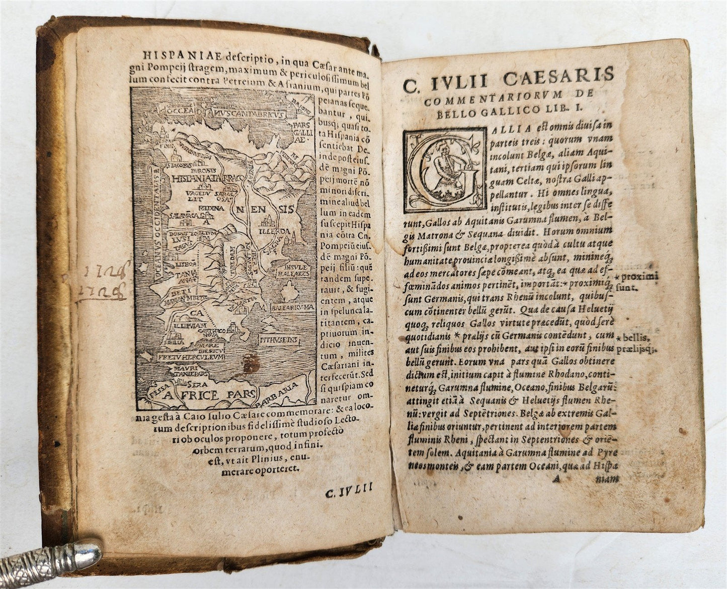 1579 JULIUS CAESAR ILLUSTRATED DE BELLO GALICO antique PIGSKIN BOUND 16th CENT.