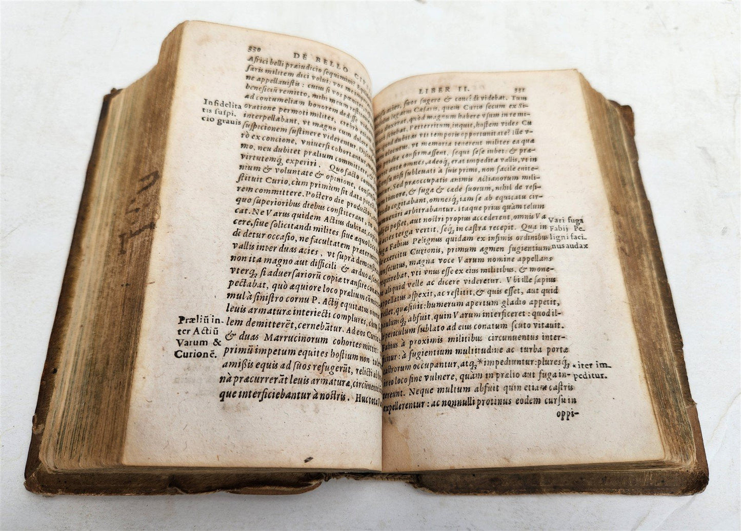 1579 JULIUS CAESAR ILLUSTRATED DE BELLO GALICO antique PIGSKIN BOUND 16th CENT.