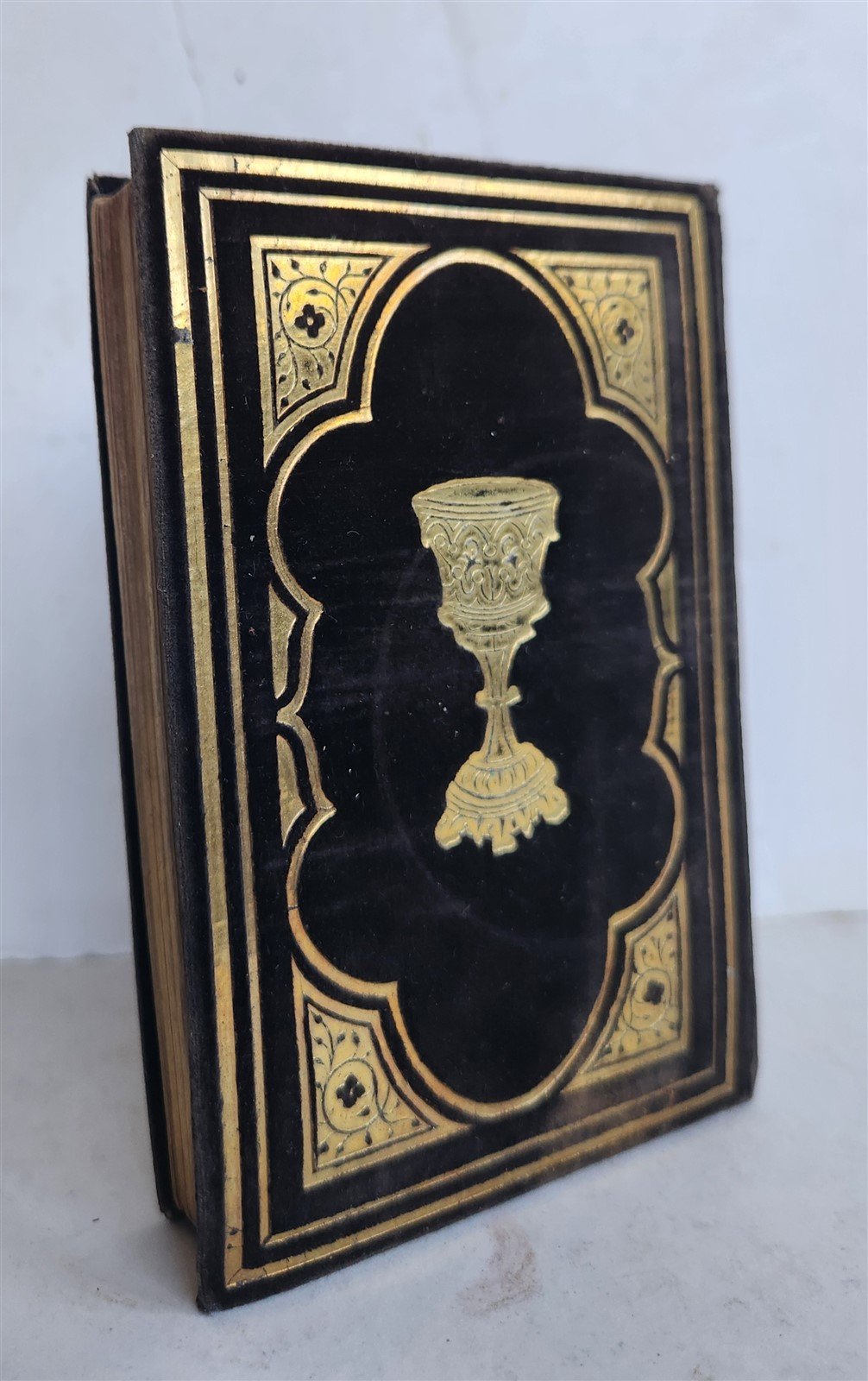 1874 PROTESTANT PRAYER BOOK in GERMAN antique VELVET GILT BINDING