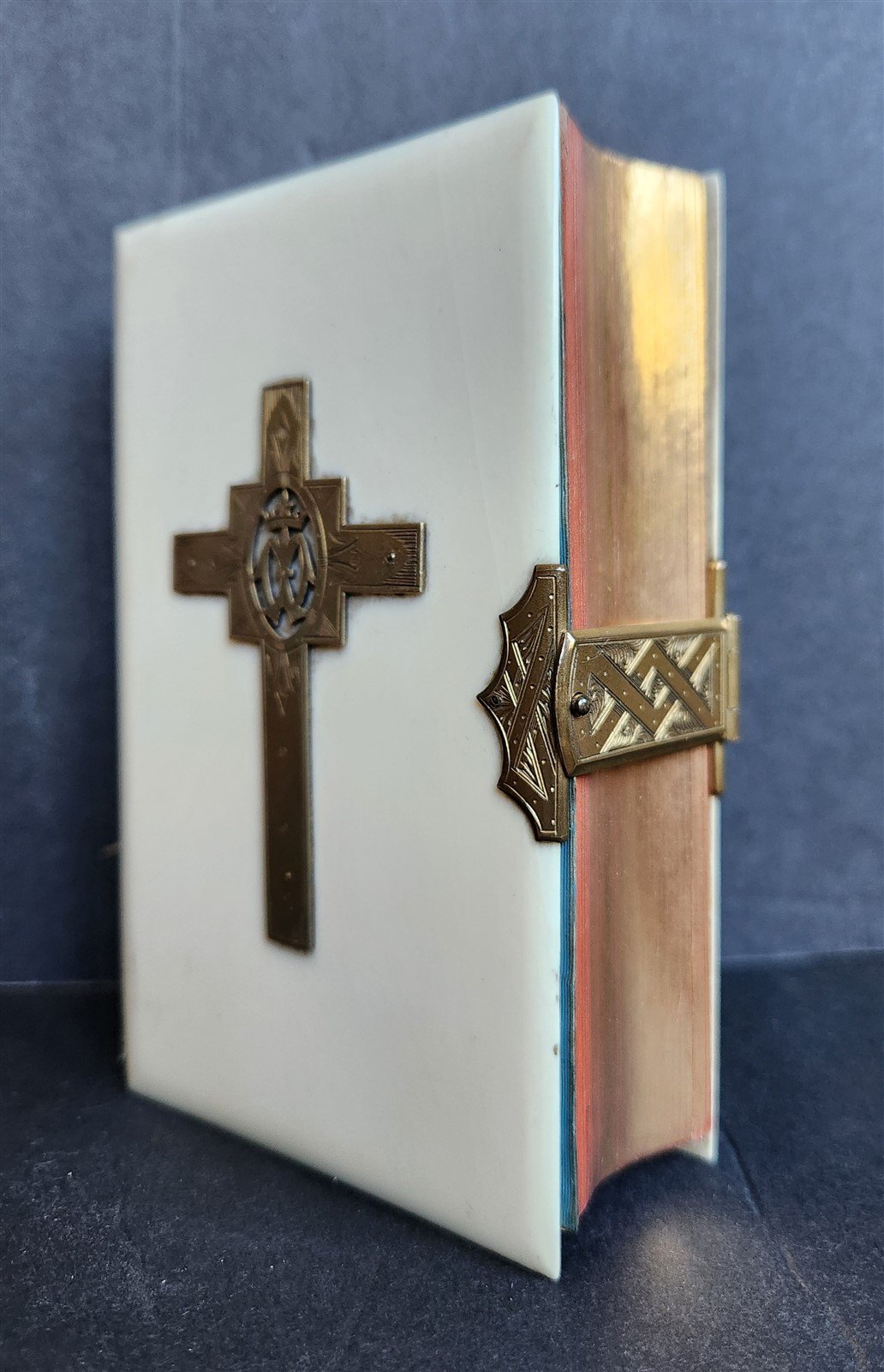 1890s COMMON PRAYER BOOK in ENGLISH antique NICE BINDING w/ APPLIED CROSS