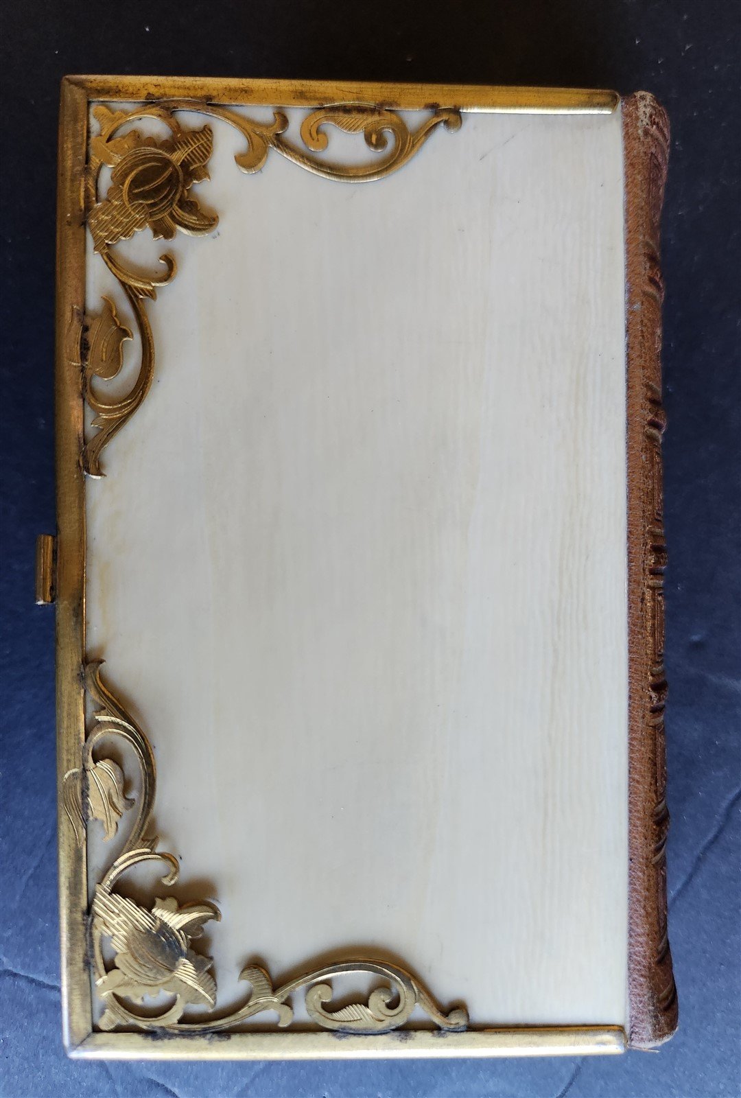 1864 COMMON PRAYER BOOK in ENGLISH antique NICE DECORATIVE BINDING