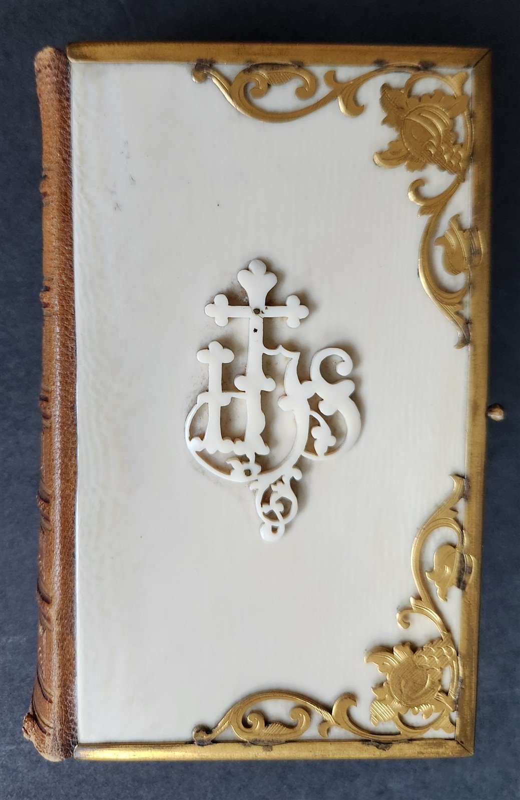 1864 COMMON PRAYER BOOK in ENGLISH antique NICE DECORATIVE BINDING