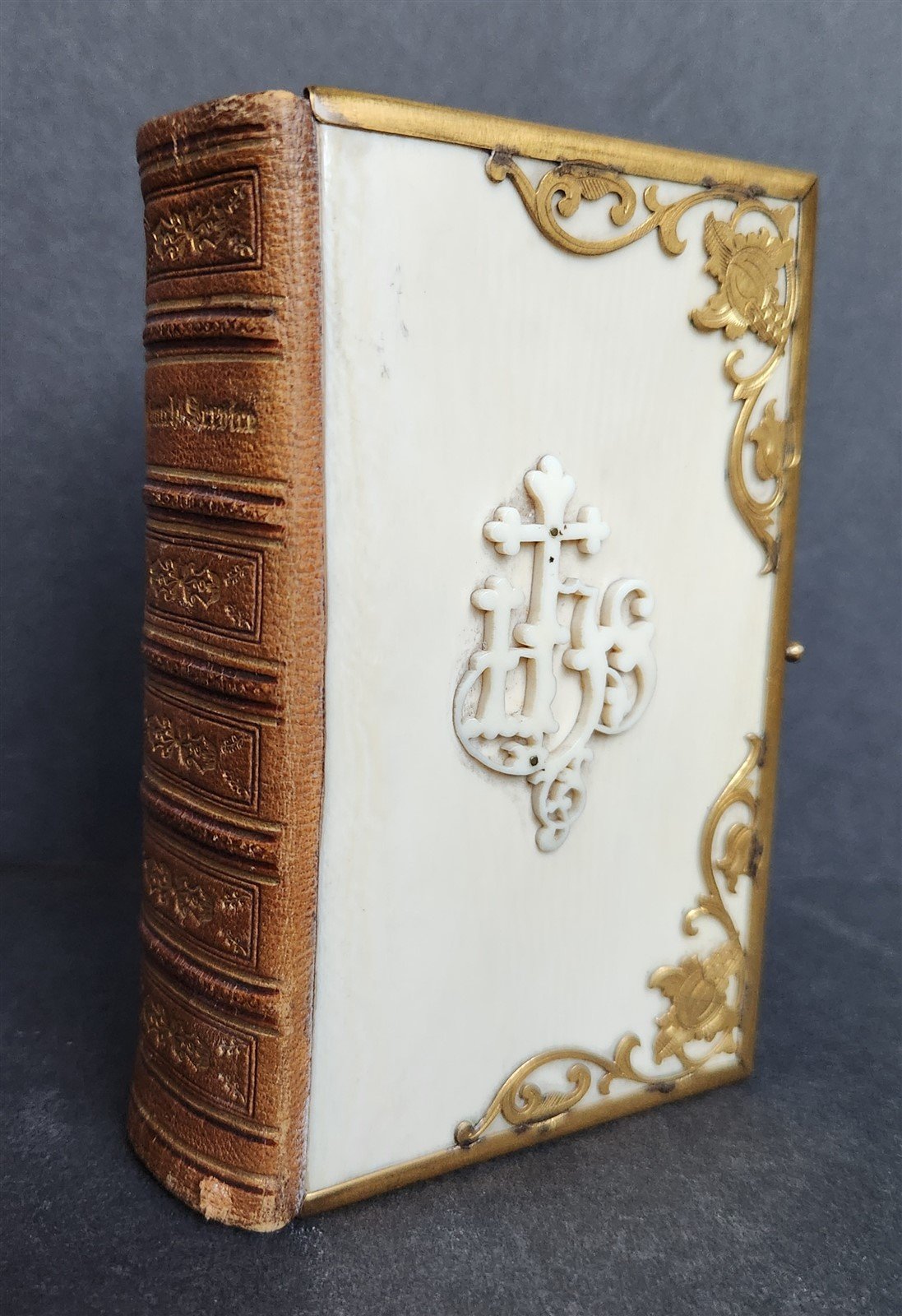 1864 COMMON PRAYER BOOK in ENGLISH antique NICE DECORATIVE BINDING