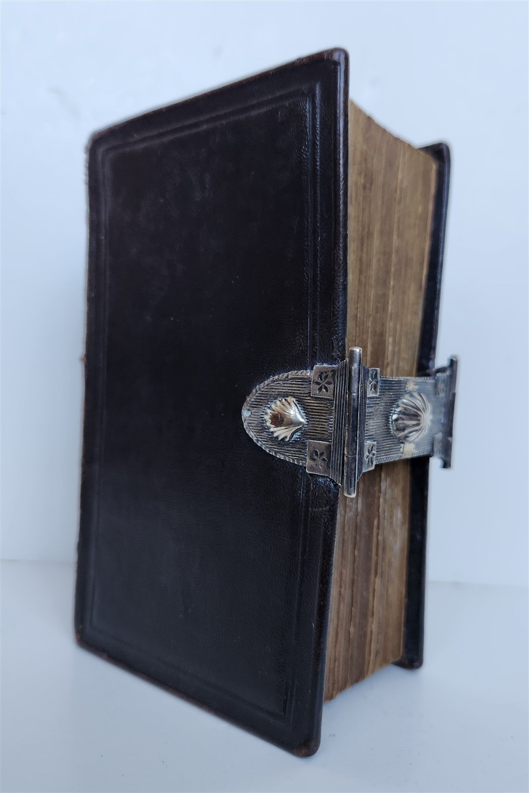 1846 BIBLE in DUTCH antique BINDING w/ SILVER CLASP New Testament