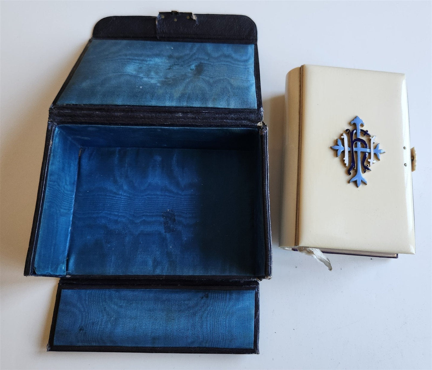 1880s THE BOOK OF COMMON PRAYER antique NICE BINDING w/ ENAMEL CROSS