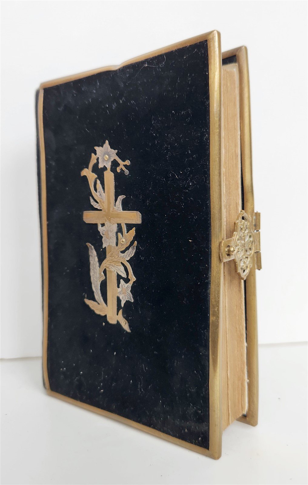1905 HYMNAL in GERMAN antique DECORATIVE VELVET BINDING w/ METAL ORNAMENT