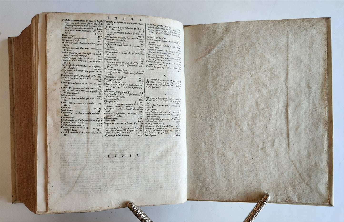 1685 ROMAN ANTIQUTIES antique ILLUSTRATED vellum bound in LATIN