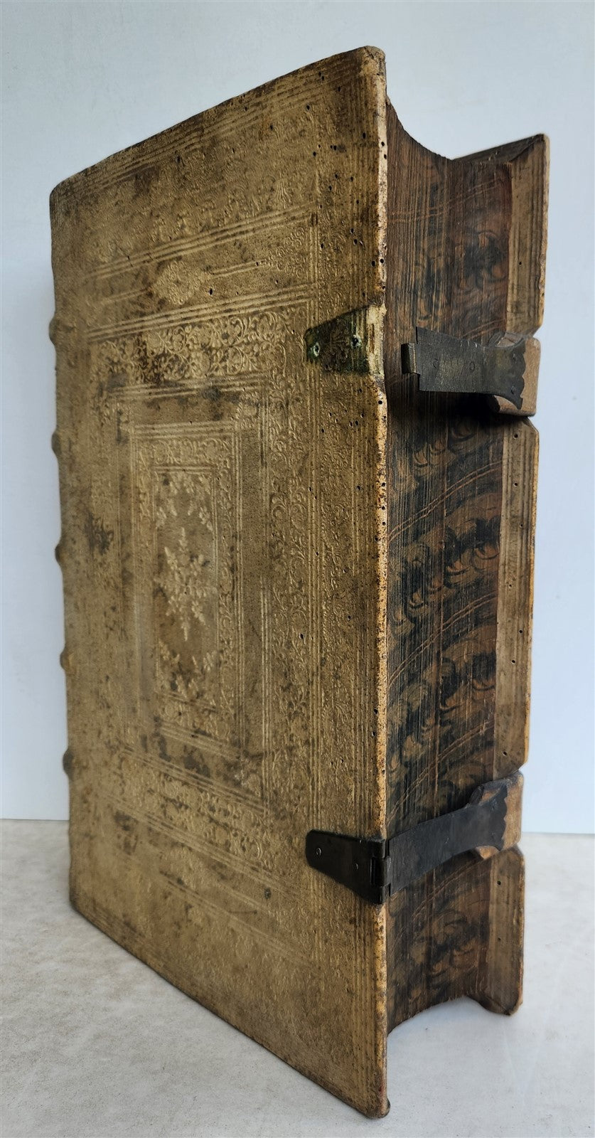 1716 COMMENTARIA in PROVERBIA SALOMONIS PIGSKIN BOUND FOLIO w/ CLASPS antique