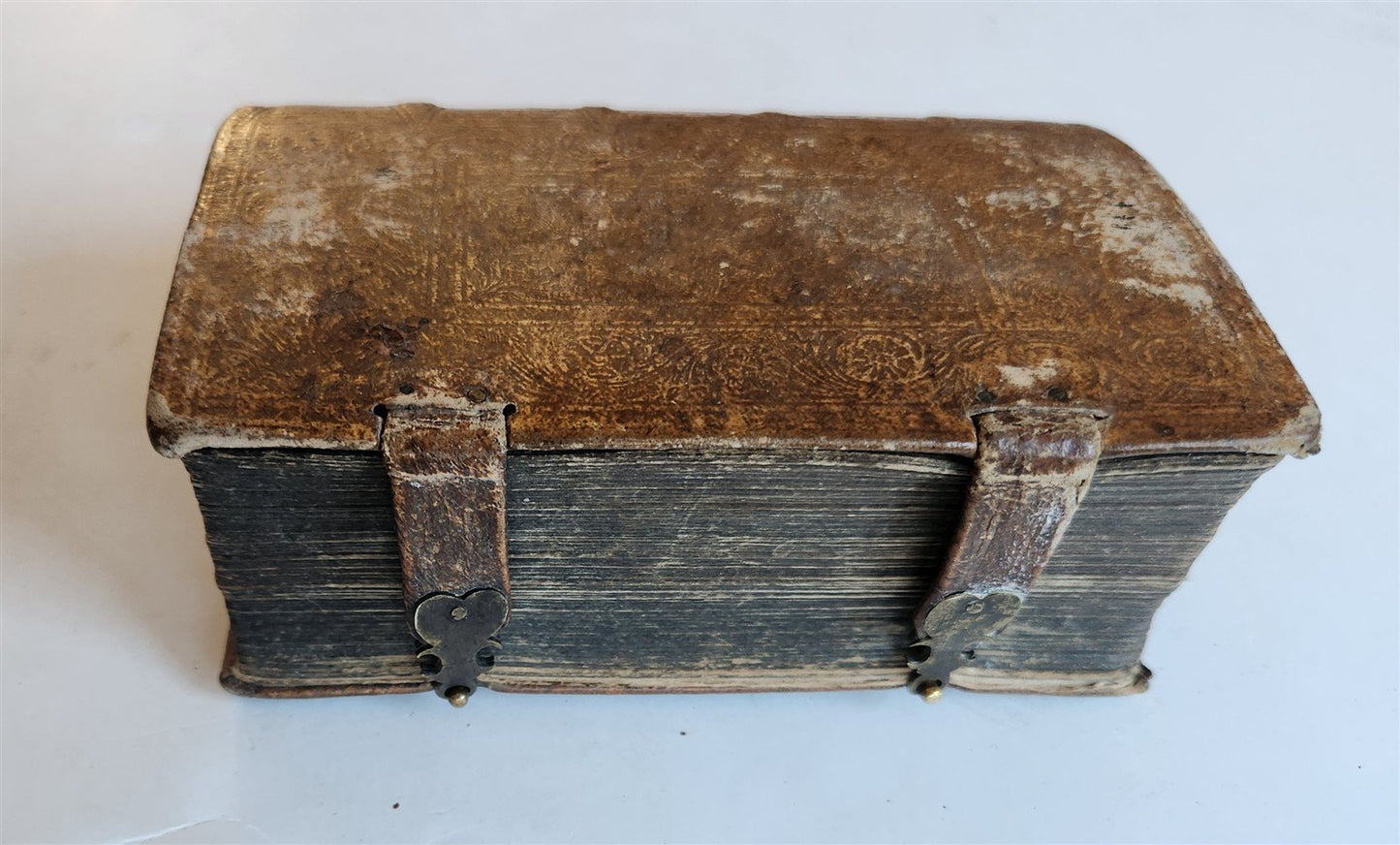 1650 PRAYER BOOK Vogler ILLUSTRATED antique DECORATIVE PIGSKIN BINDING w/ CLASPS