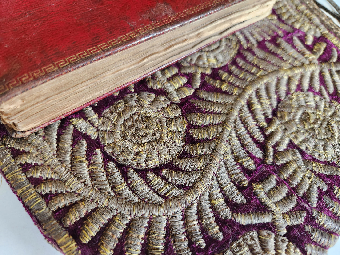 1720 BOOK OF COMMON PRAYER in ENGLISH ANTIQUE ORIGINAL BINDING & CARRYING BAG