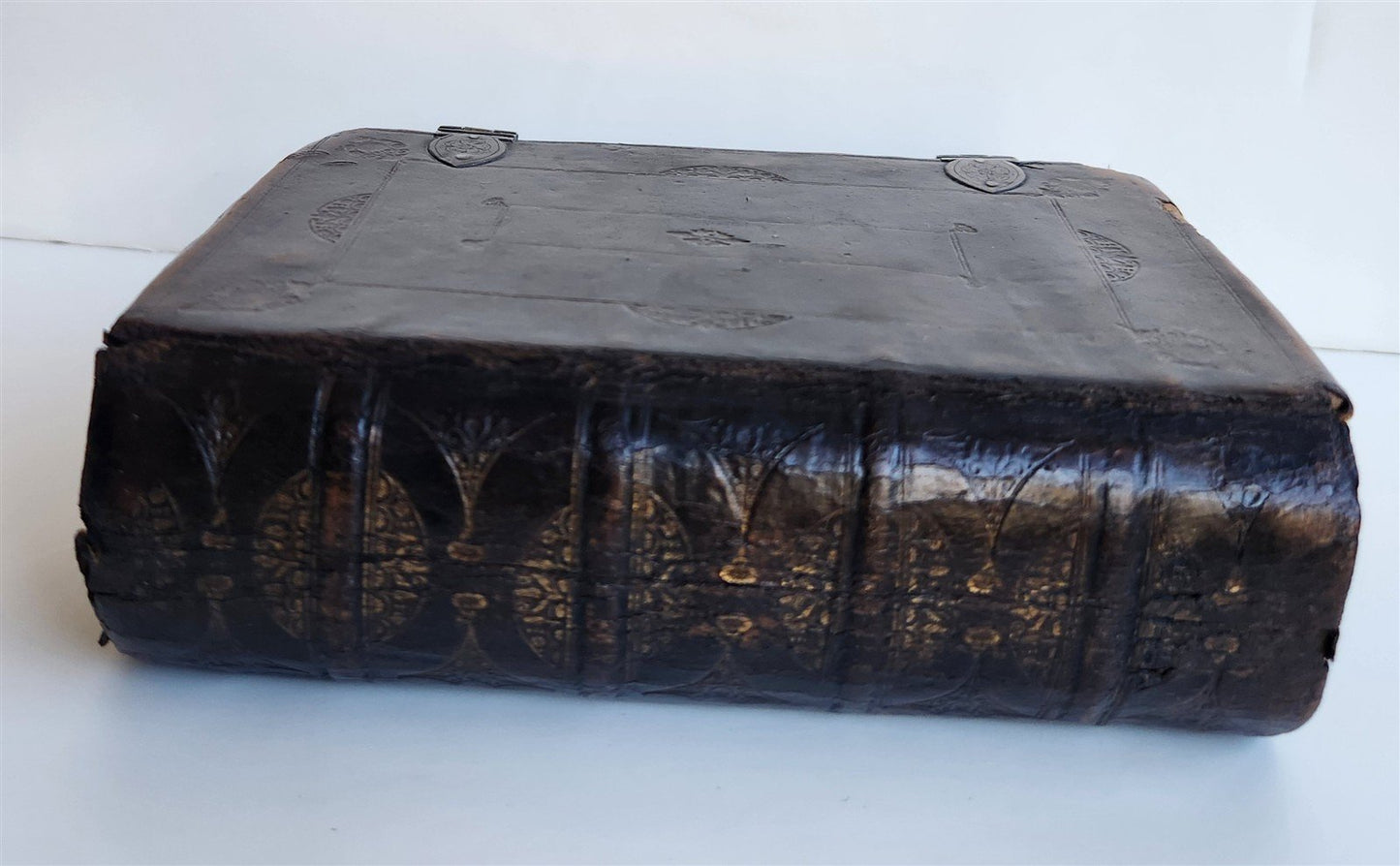 1640 BIBLE in ENGLISH by ROBERT BARKER antique ORIGINAL BINDING w/ CLASPS KJV