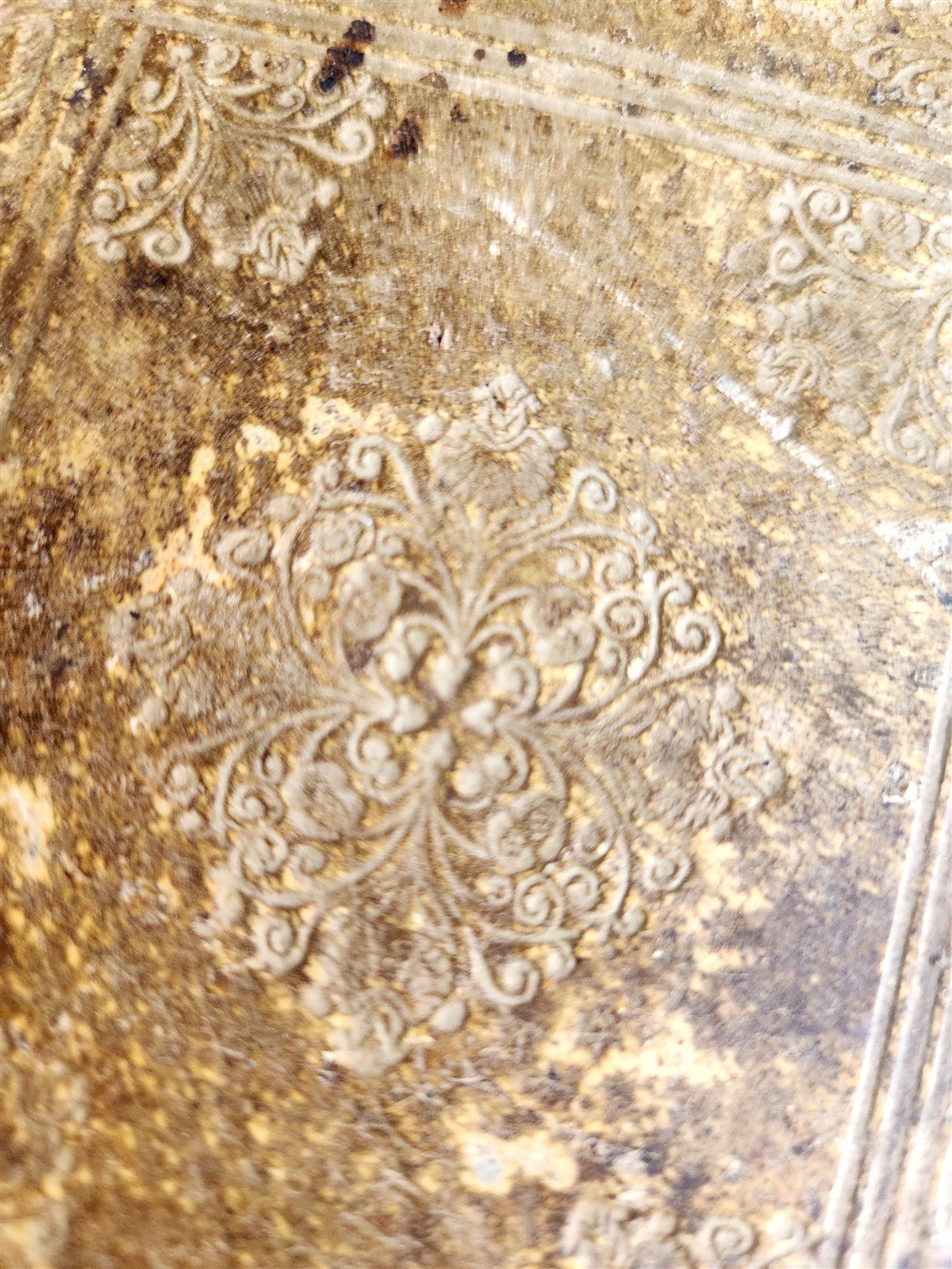 1704 BIBLE in GERMAN antiuque PIGSKIN over WOOD BINDING w/ CLASPS