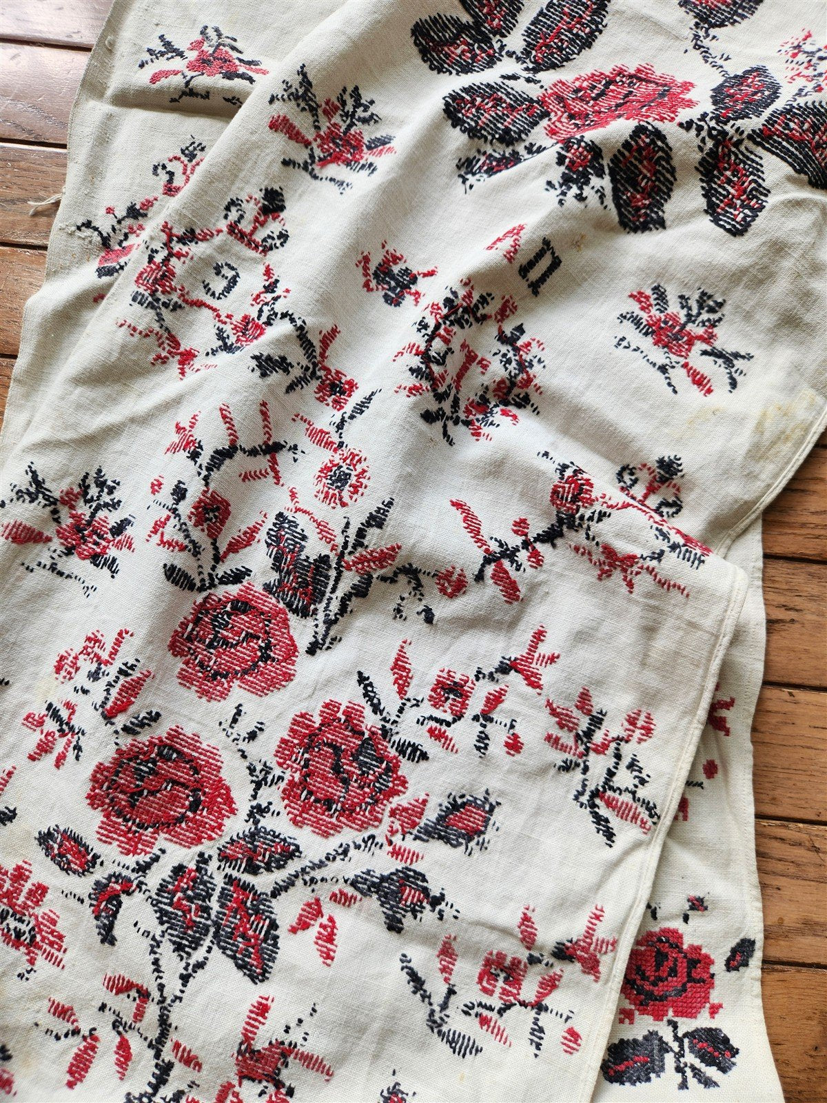 VINTAGE UKRAINIAN EMBROIDERED LINEN RUSHNIK or TABLE RUNNER w/ BIRDS