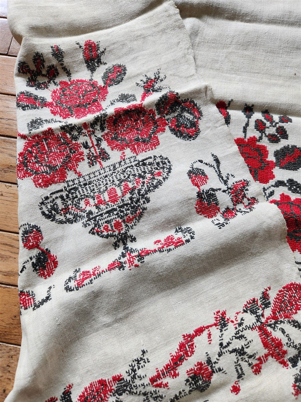 VINTAGE RUSSIAN EMBROIDERED LINEN RUSHNIK or TABLE RUNNER w/FLOWERS