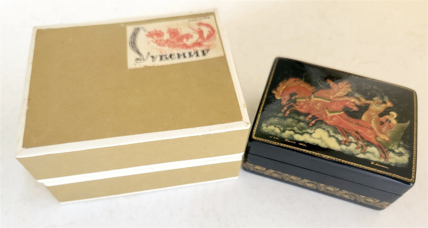RUSSIAN PALEKH SCHOOL 1983 HAND PAINTED LACQUER BOX TROIKA vintage ARTIST SIGNED