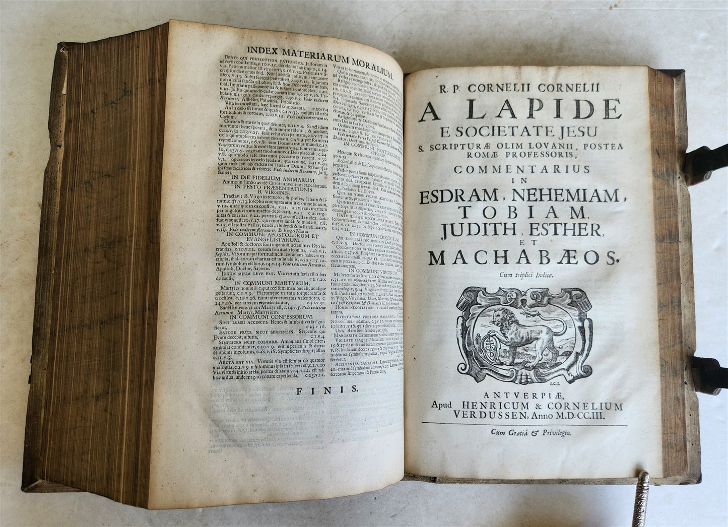 1716 COMMENTARIA in PROVERBIA SALOMONIS PIGSKIN BOUND FOLIO w/ CLASPS antique