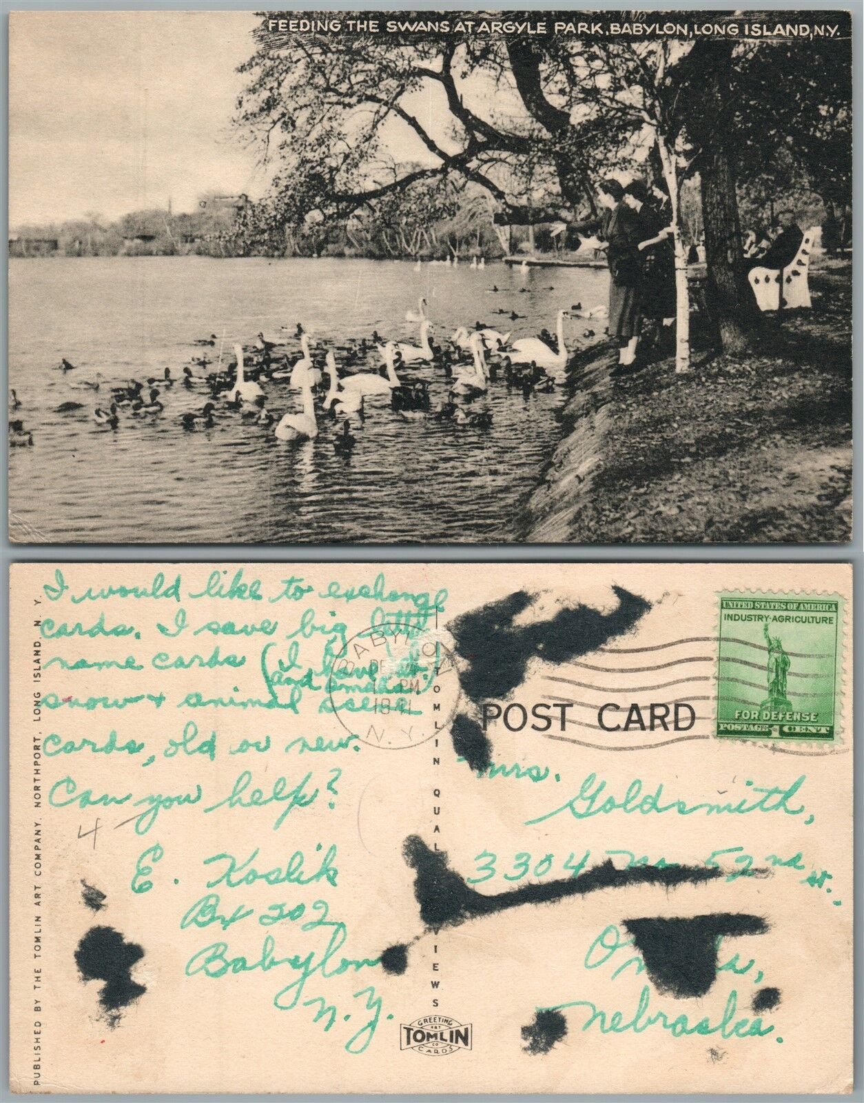 LONG ISLAND BABYLON N.Y. ARGYLE PARK FEEDING THE SWANS 1941 VINTAGE POSTCARD