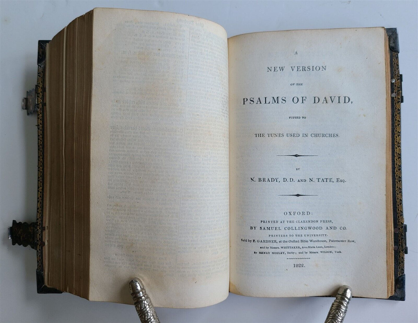 1823 BOOK of COMMON PRAYER in ENGLISH antique AMAZING BINDING w/CLASPS & CORNERS