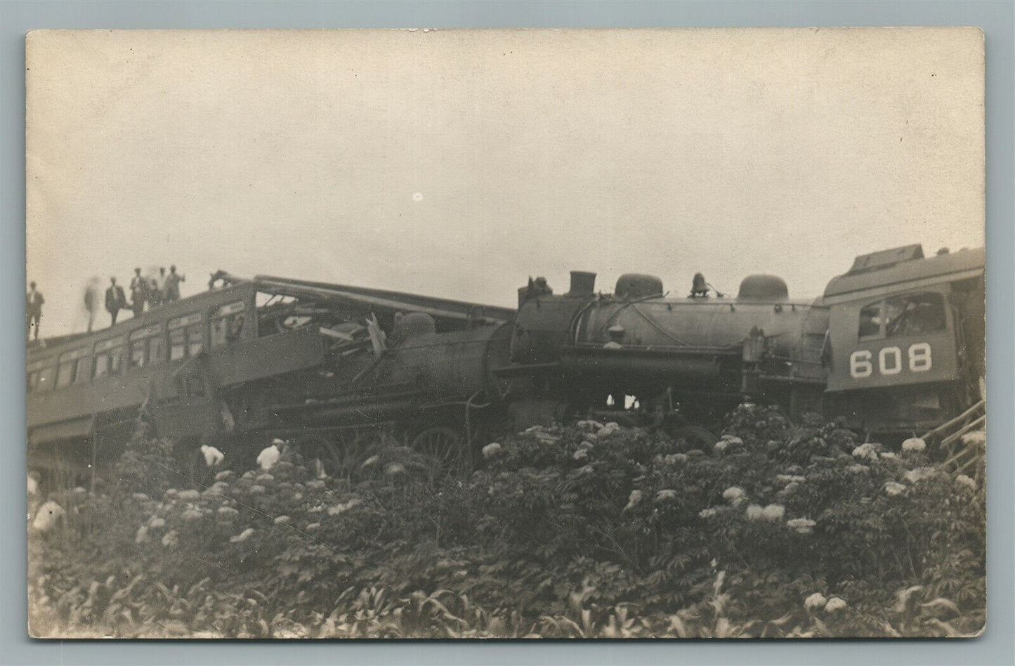 TRAIN WRECK C.H. & D Railway west side ANTIQUE REAL PHOTO POSTCARD RPPC