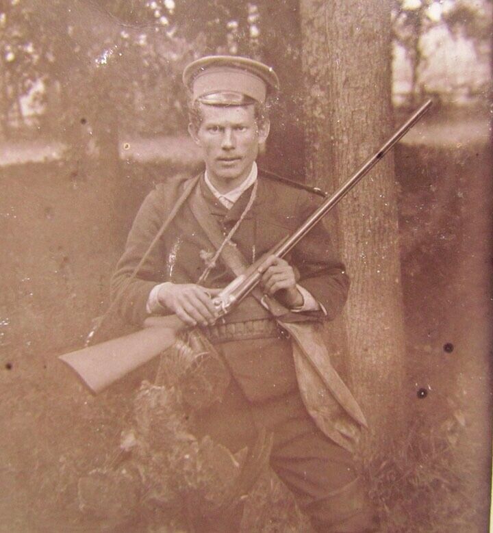 RPPC VINTAGE RUSSIAN PHOTO POSTCARD HUNTER w/ RIFLE
