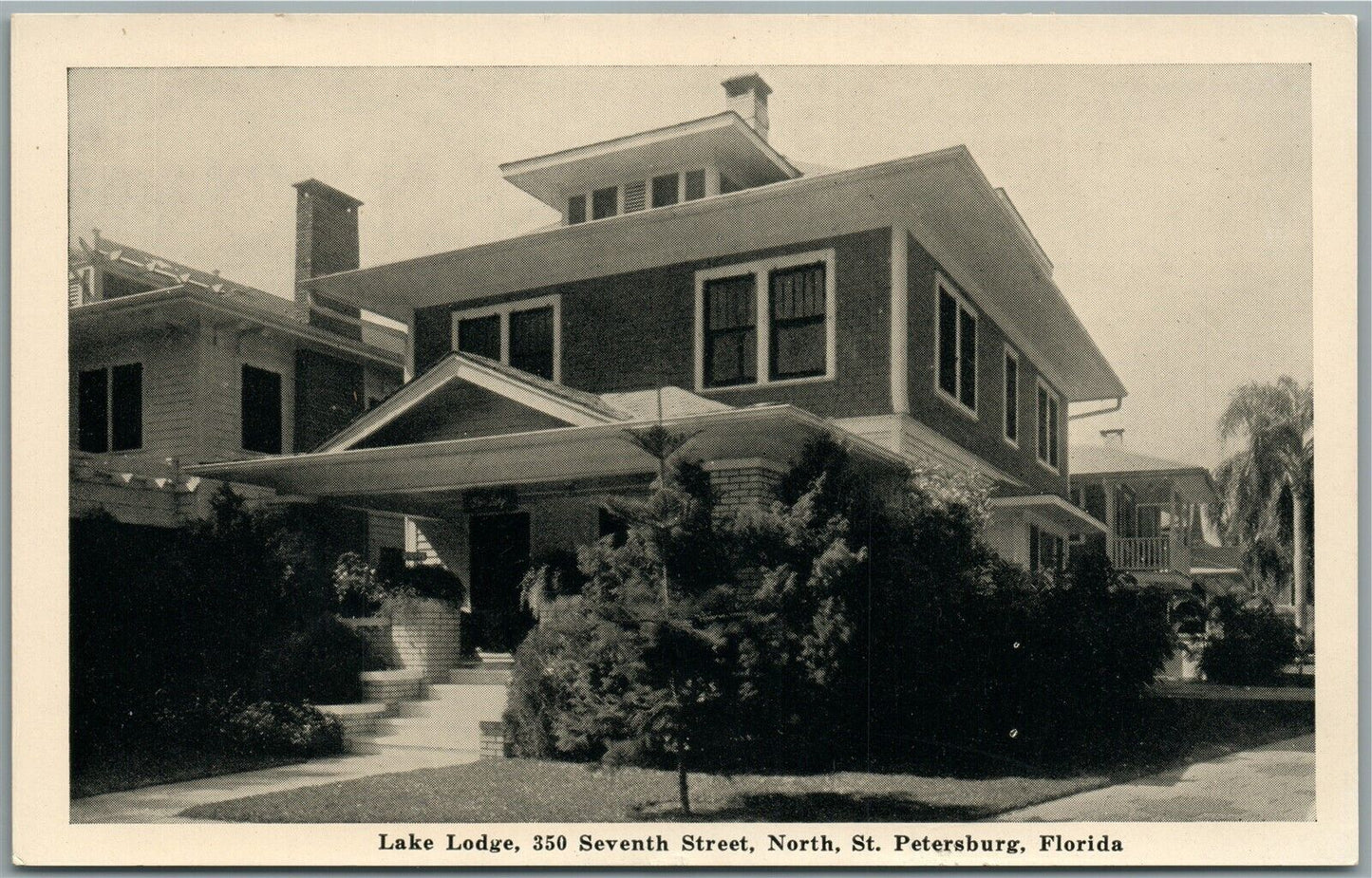 ST.PETERSBURG FL LAKE LODGE VINTAGE POSTCARD